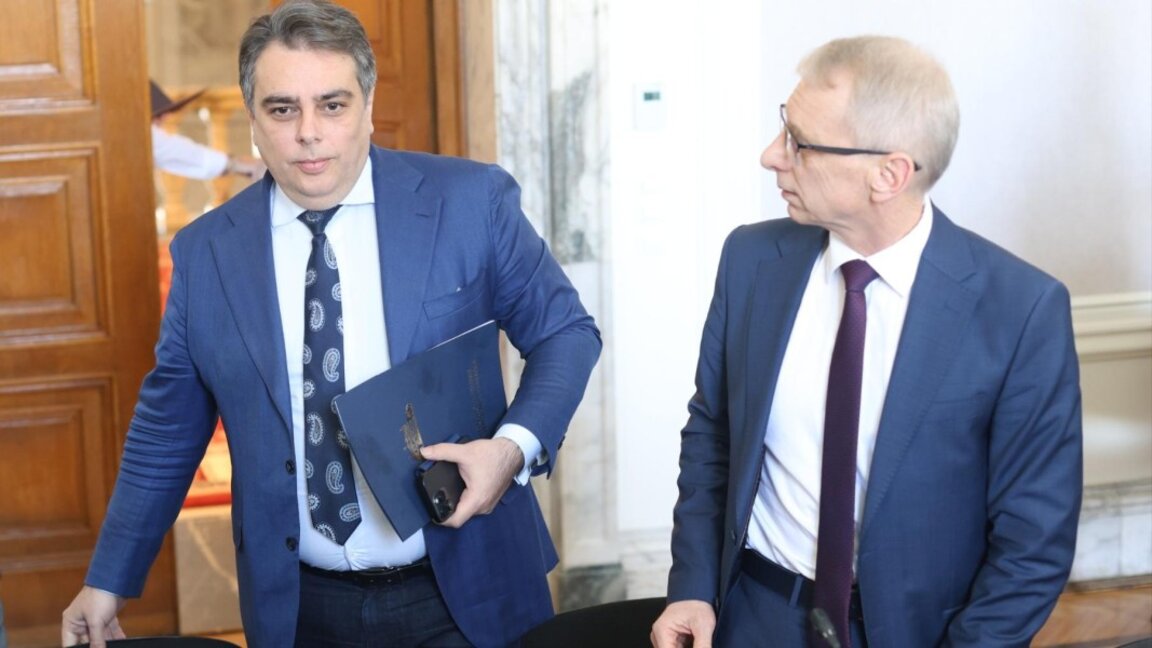 Асен Василев и Николай Денков от ПП "Продължаваме промяната"