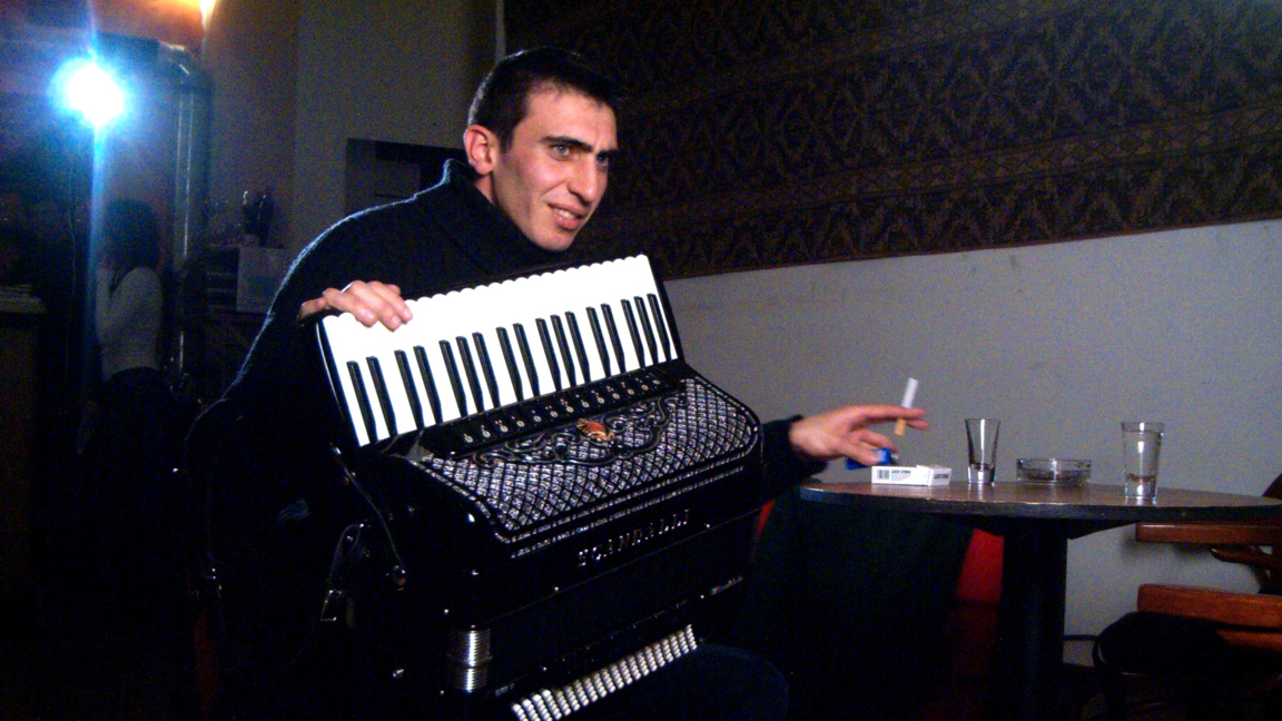 Арменският виртуоз Давид Йенгибарян с ту...