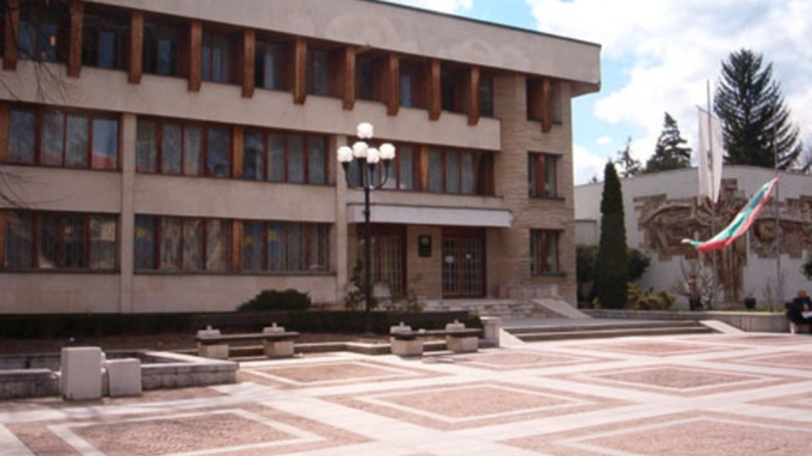 Събират средства за лечението на 17-годишно момиче