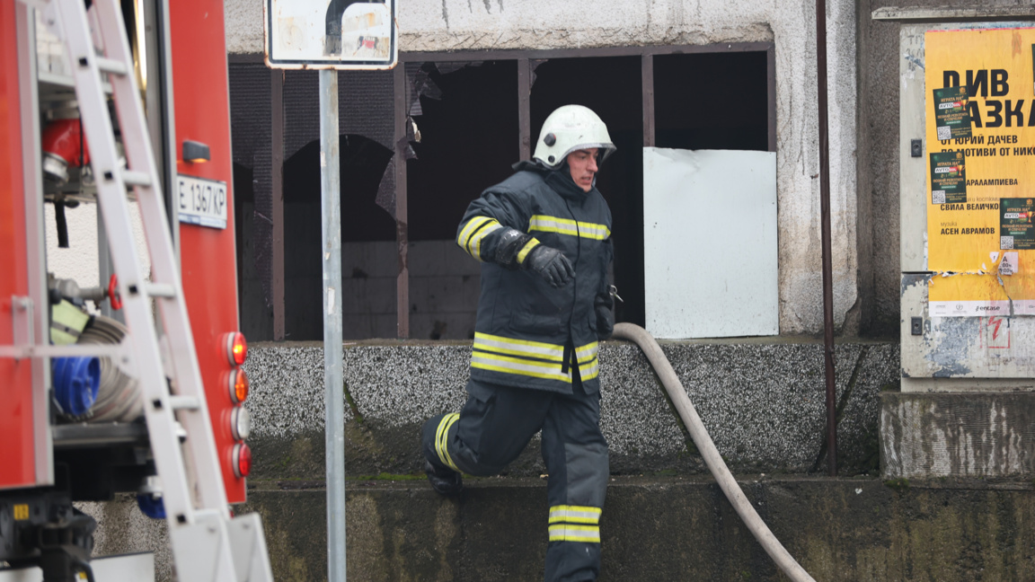 Огнеборците да потушили 54 пожара за денонощие, един човек е загинал