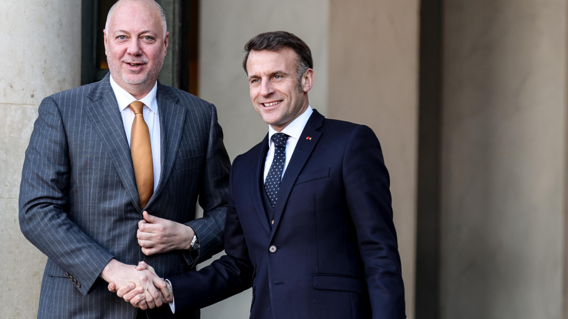 Министър-председателят на България в оставка Росен Желязков беше посрещнат в Париж от президента на Франция Еманюел Макрон