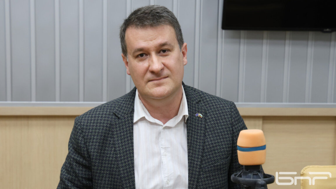 Доц.Милен Любенов