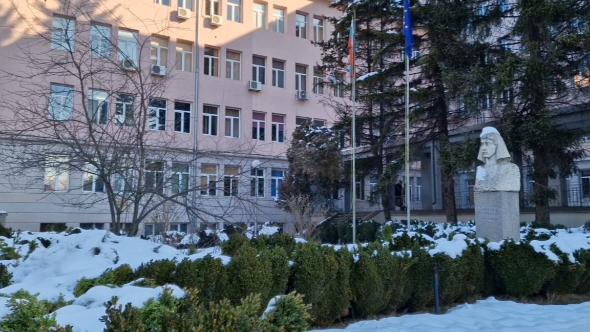 МБАЛ "Рахила Ангелова" в Перник търси 17...