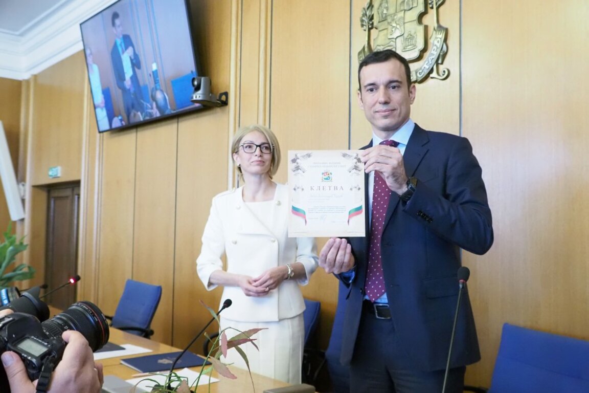 Областната управителка на София Вяра Тодева (вляво) със столичния кмет Васил Терзиев