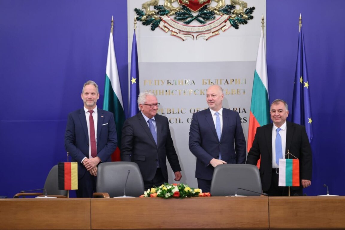 България подписа договор с "Райнметал" за завода за барут