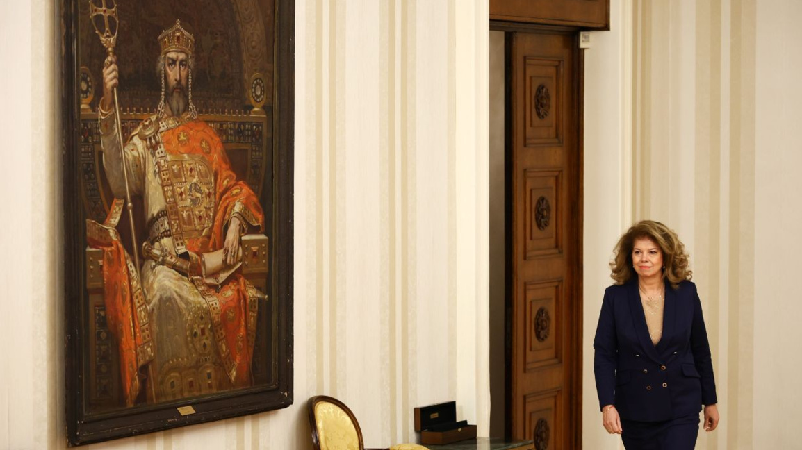 Първите две парламентарни сили разговаря...