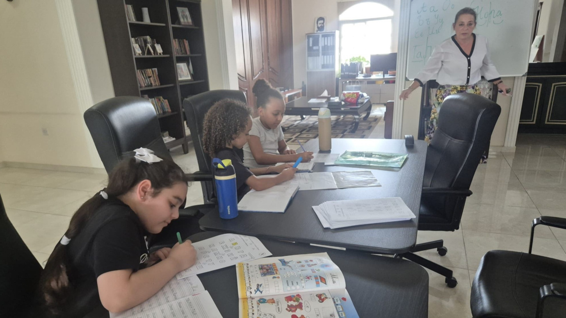 Училище "Азбуки" в Доха продължава работ...