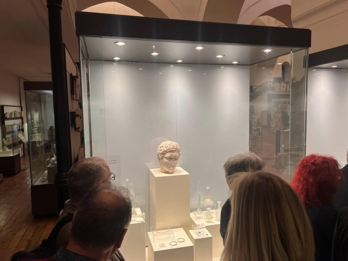 Глава от статуя от Хераклея Синтика в „Българска археология 2024“