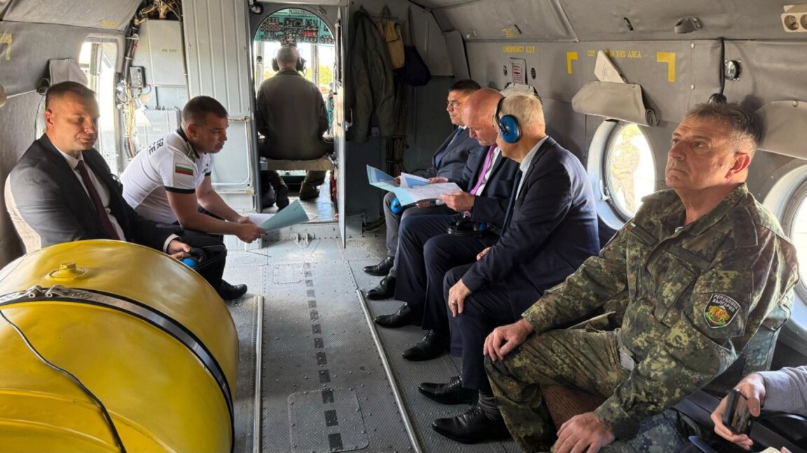 Служебният премиер проверява състоянието на оградата по българо-турската граница