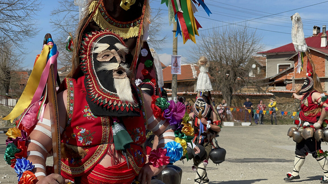 Mummers, elders, chaushi... the village of Turia is hosting masquerade games
