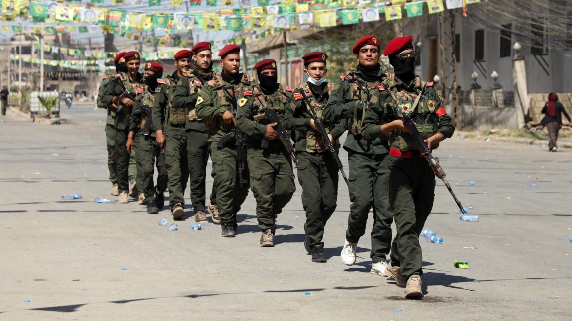 Бойци на Сирийските демократични сили в Камишли, 17 септември 2025 г.