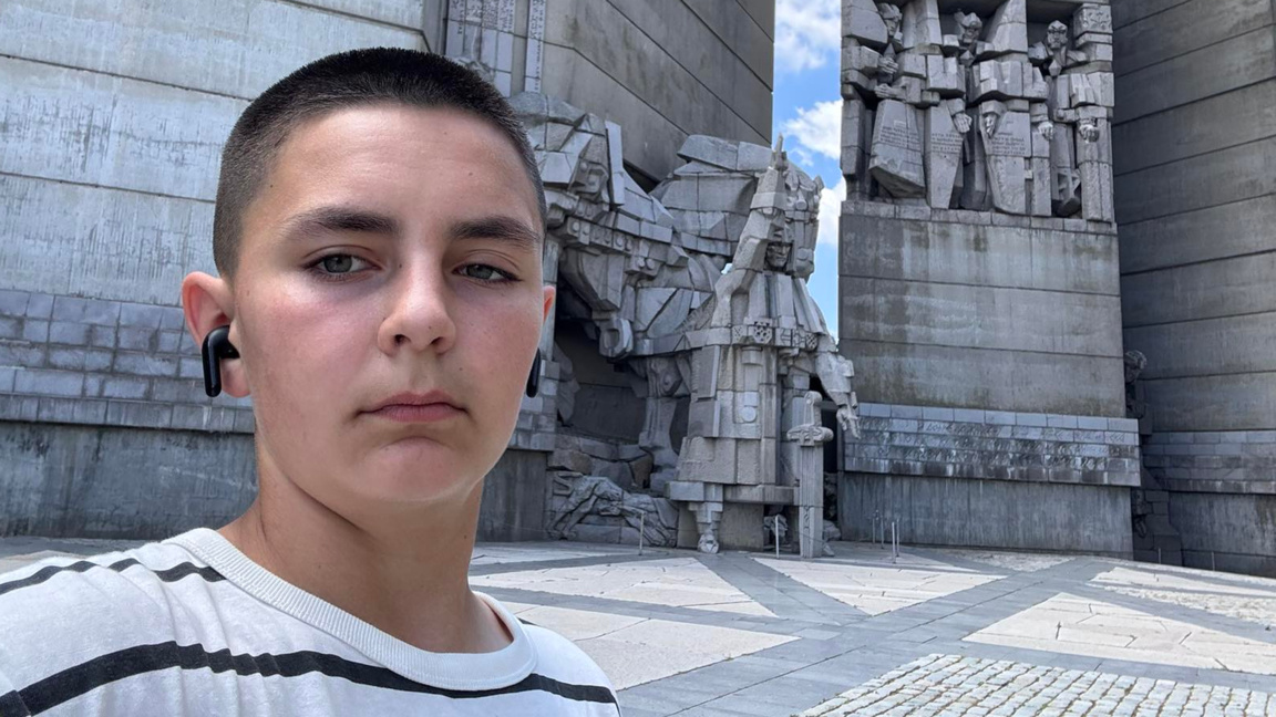Момчето, което не спира да върви нагоре...