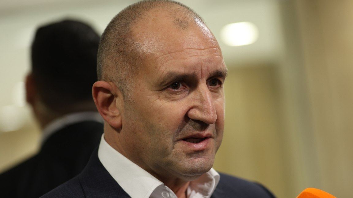 Президентът връчва на ПП-ДБ втория манда...