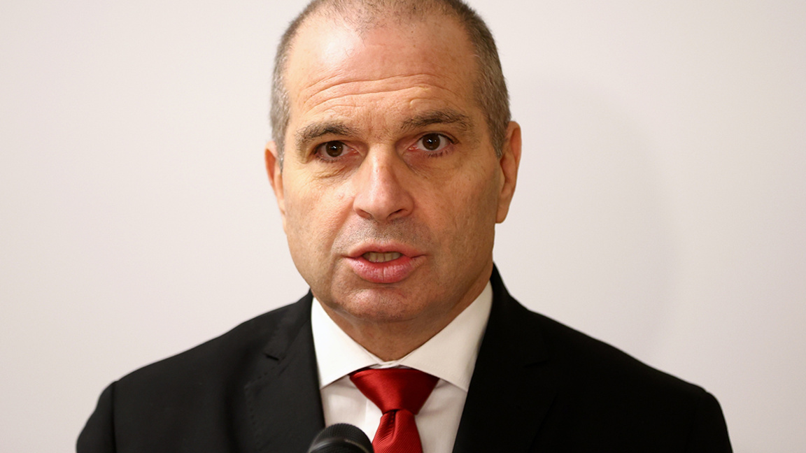 Mungesa e një qeverie të rregullt vonon ...