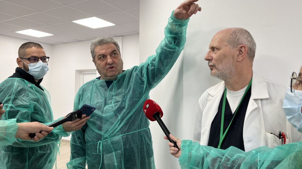 Изпълнителният директор на болница "Канев" Иван Иванов представи обновения хихургичен блок на лечебното заведение