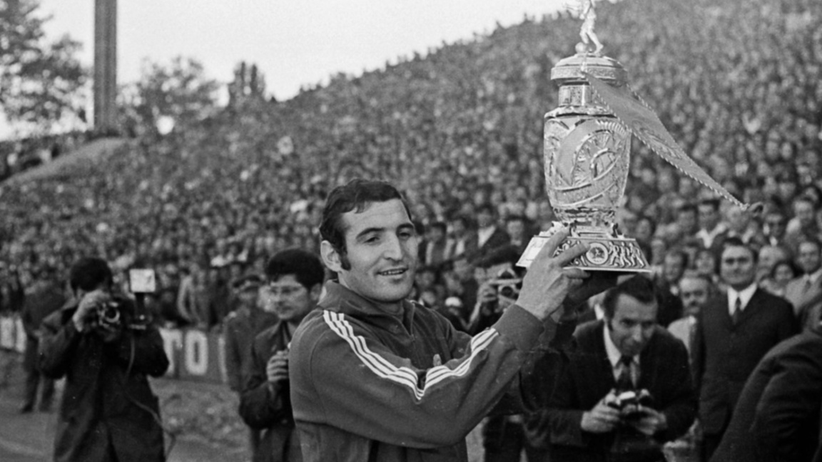 Поклонението пред Димитър Пенев е днес...