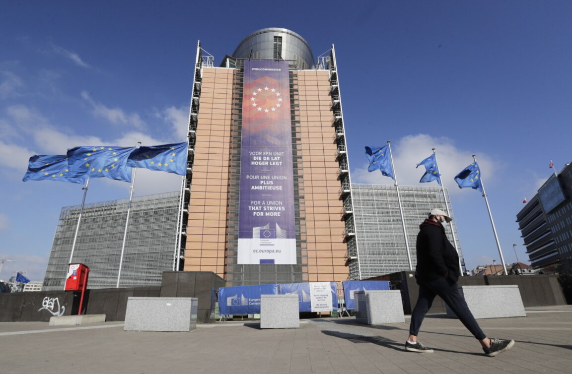 ЕК: Искането за референдум за еврото е от компетенцията на националните власти