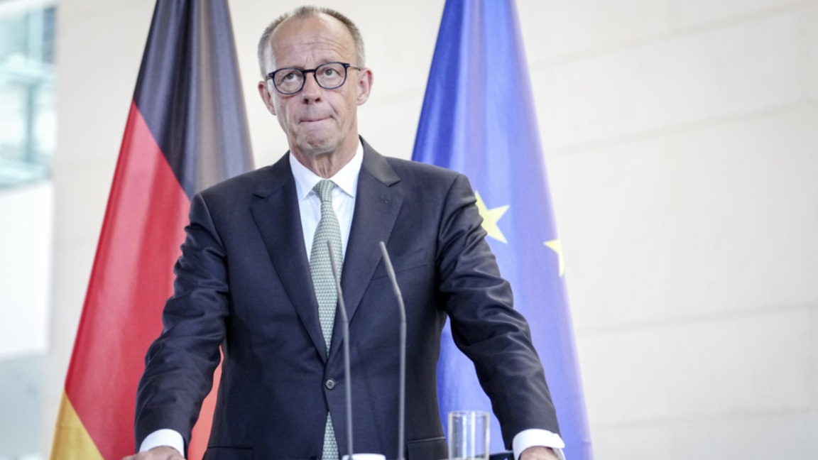 Става ли крайнодясната АзГ все по-приемл...