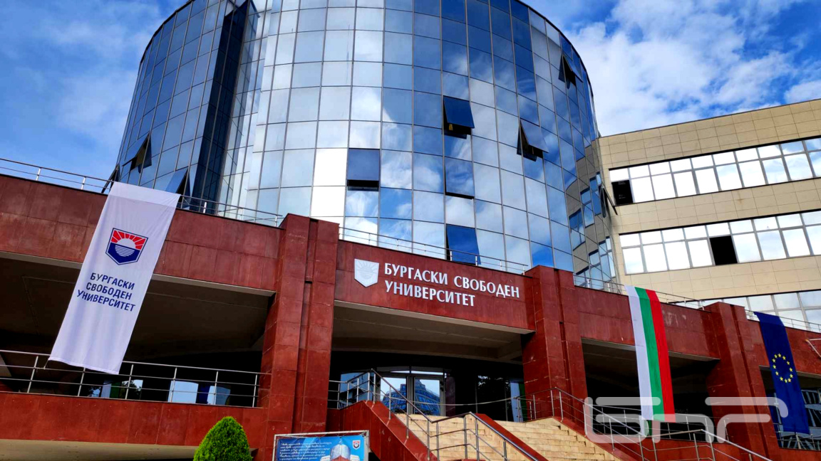 Връчват дипломите на над 350 абсолвенти в БСУ