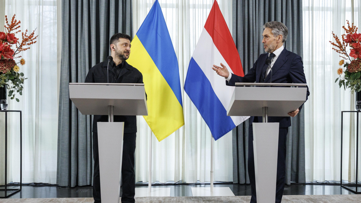 Володимир Зеленски и Дик Схоф в Хага, 16 декември 2025 г.