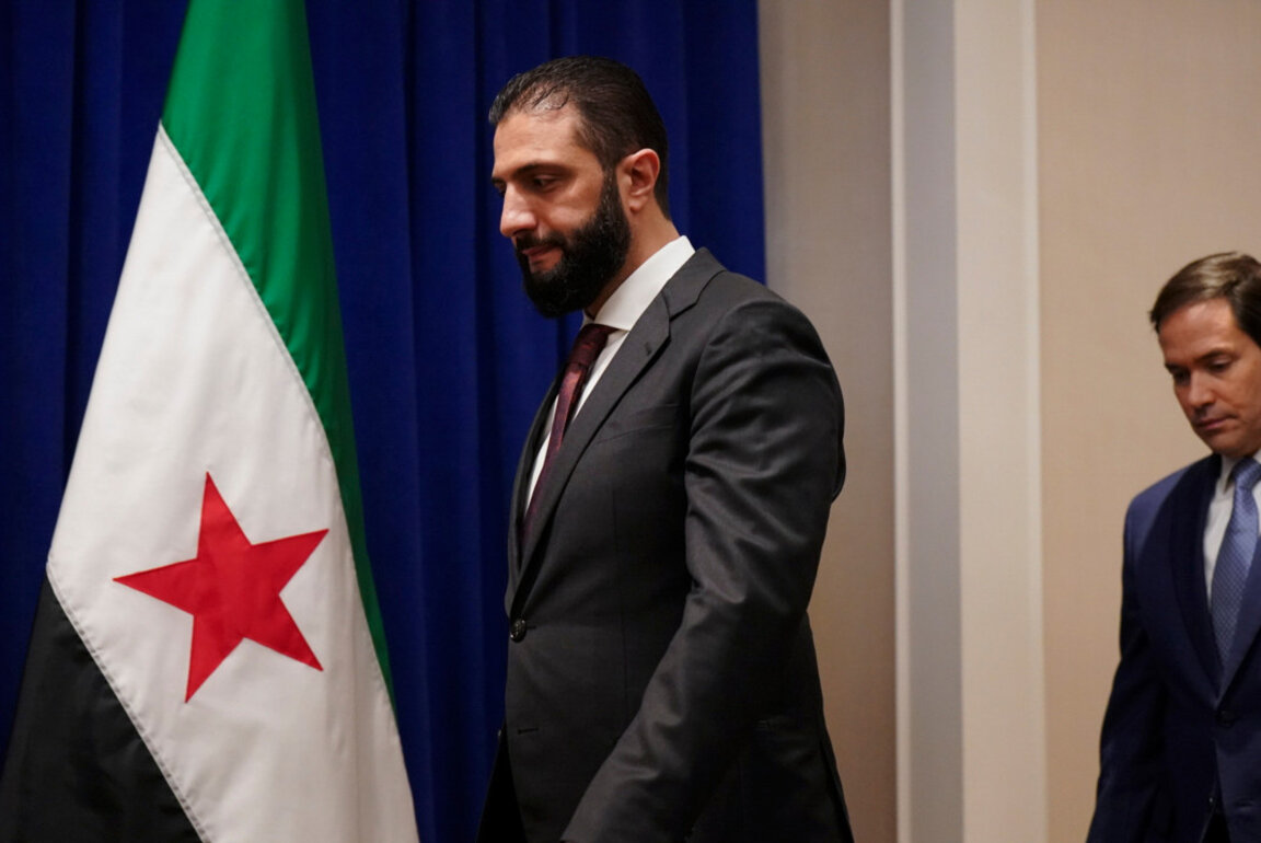 Ахмед ал Шараа, на заден план е държавният секретар на САЩ Марко Рубио.