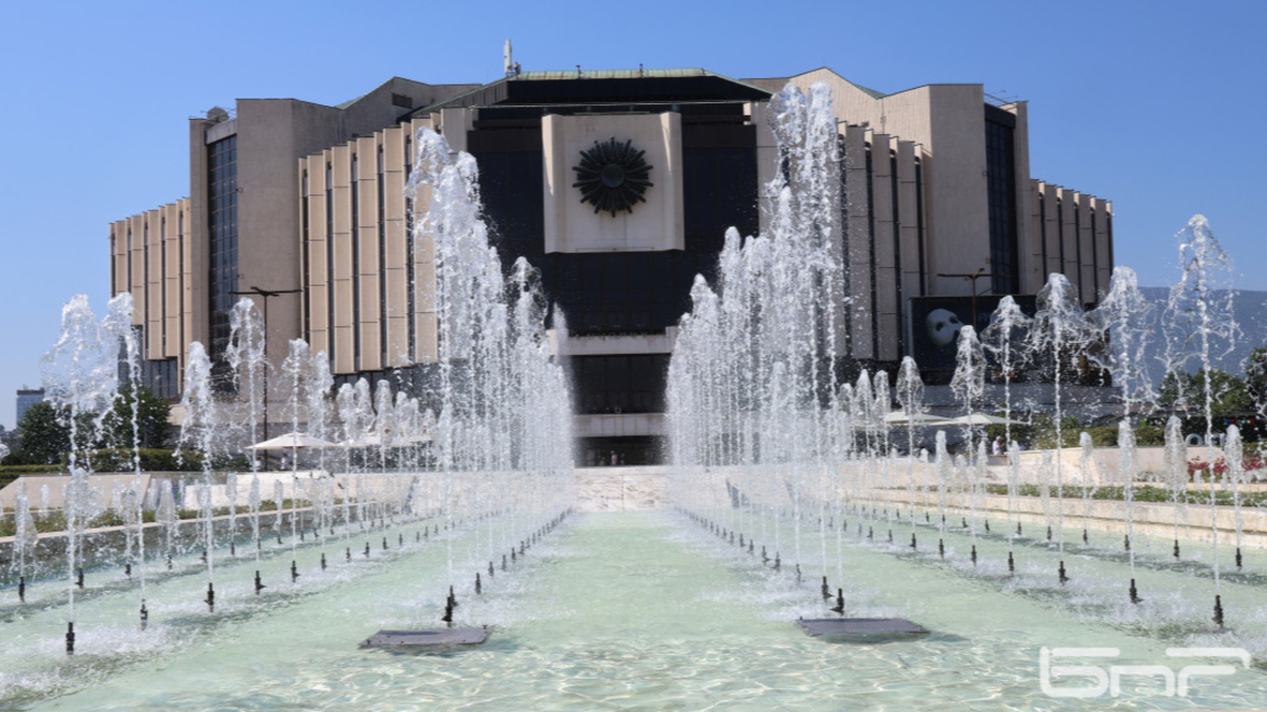 Изложба със снимки от изграждането на НД...