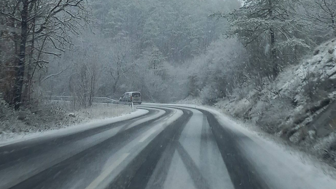Въведени са ограничения за тежкотоварни автомобили по пътя Кърджали - Ардино 