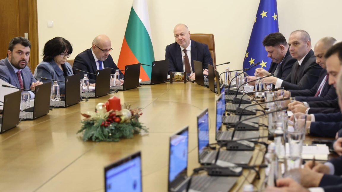 Премиерът призова за мирен протест