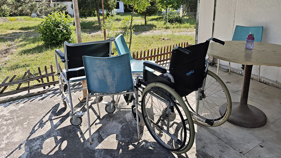 Разследват смъртта на възрастно семейство в дома в Ягода