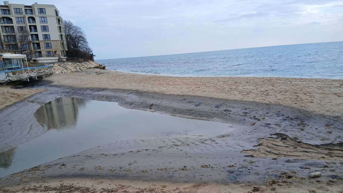 Нефтено замърсяване на северната част на плаж "Кабакум"