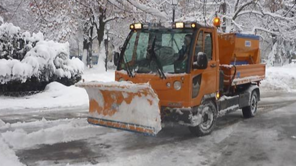 Тънка снежна покривка и заледявания в Кюстендилско