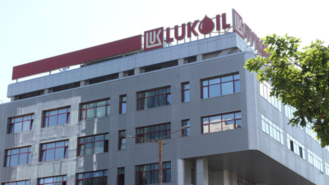 Извънредна среща в НС заради предложението за прекратяване на дерогацията на "Лукойл"