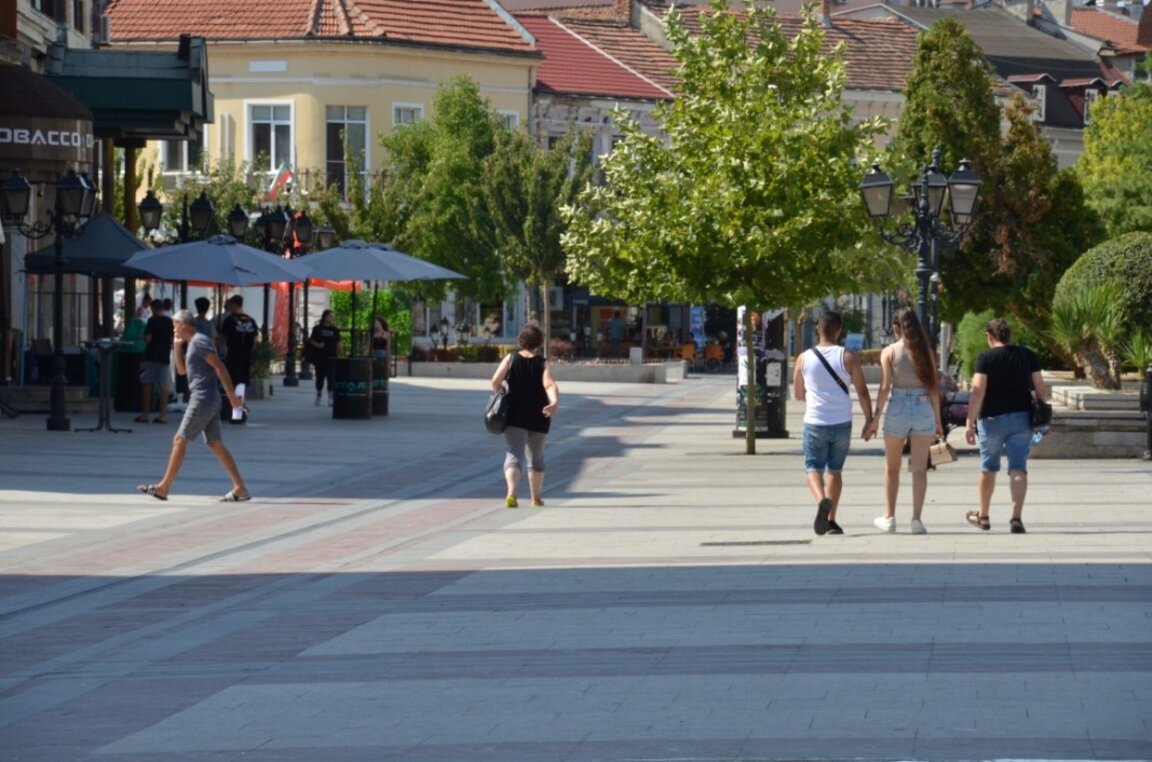 КНСБ: Над 2700 лева са необходими за тричленно семейство