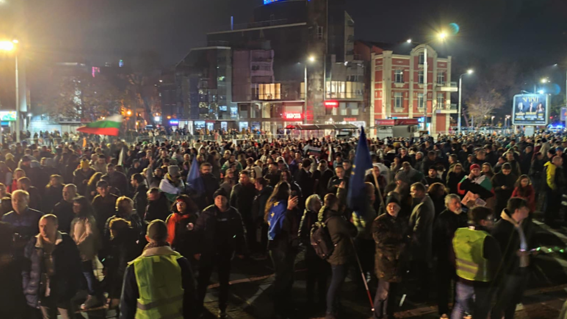 Хиляди пловдивчани искат оставка на правителството, гайдари поведоха шествието